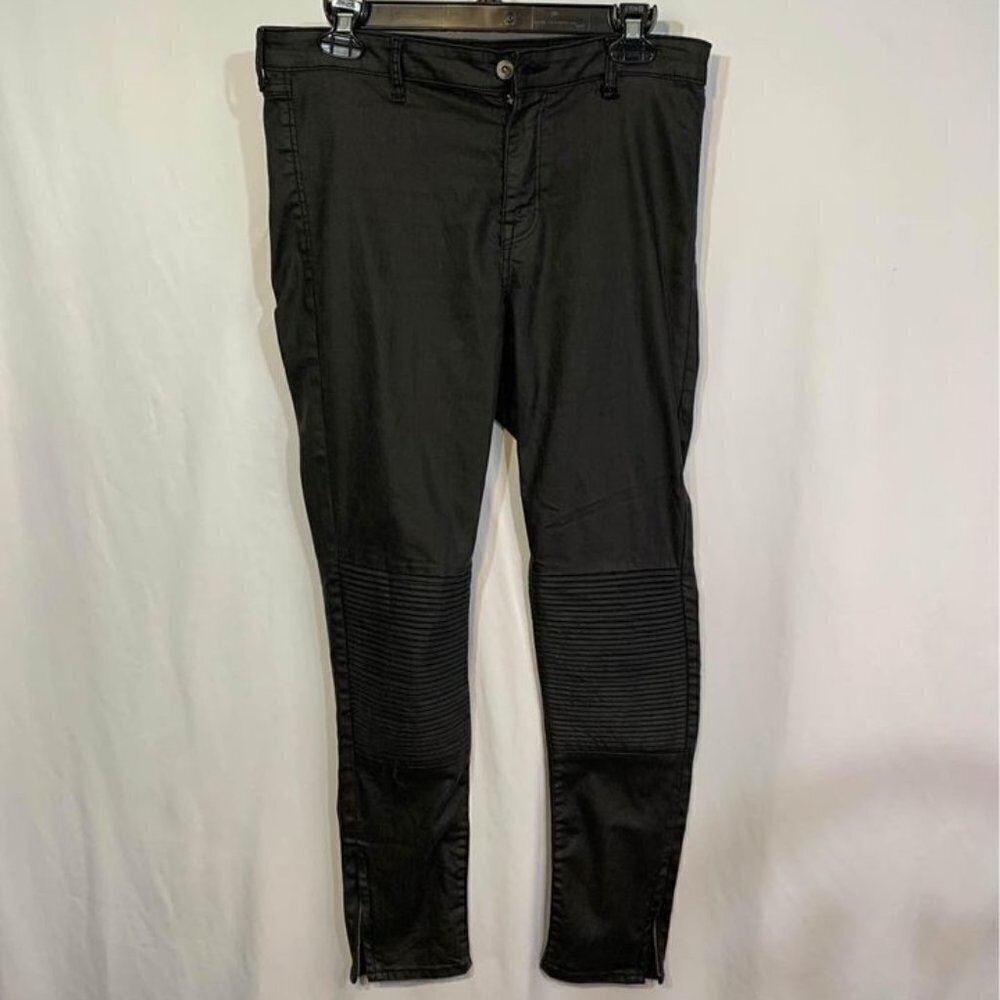 𝅺WOMAN’S moto pants. Lyocell fabric. Stretch. Zipper ankle. Size 31. Black.
